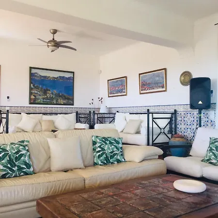 Sea House Villa *